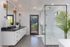 modern-accessible-bathroom-768x512